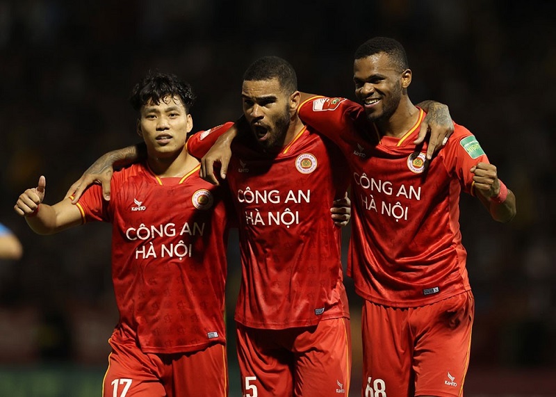 cahn-len-ke-hoach-chieu-mo-ngoi-sao-viet-kieu-gia-cuc-khung