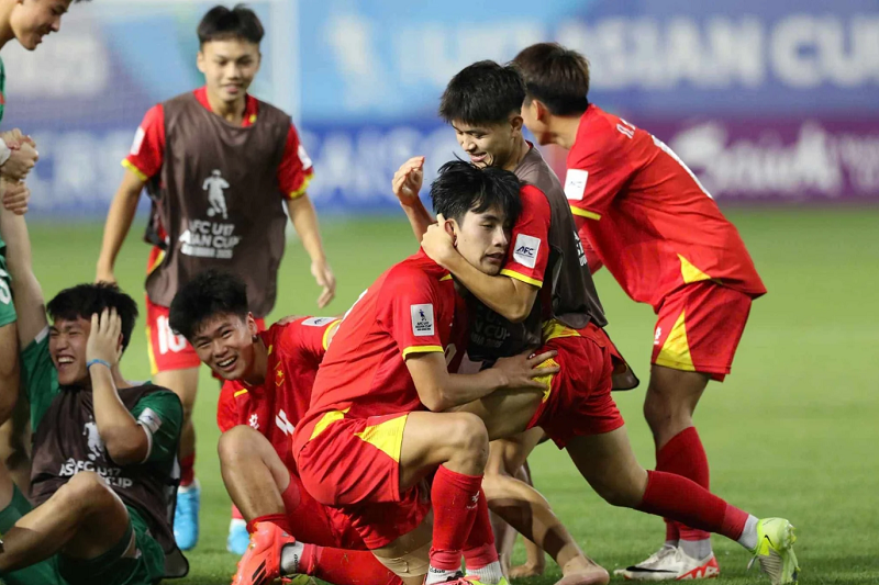 u17-viet-nam-duoc-thuong-lon-sau-hanh-trinh-vong-loai-hoan-hao-tai